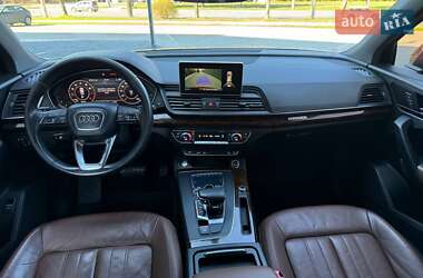 Внедорожник / Кроссовер Audi Q5 2018 в 