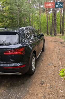 Внедорожник / Кроссовер Audi Q5 2017 в 