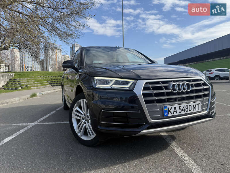 Внедорожник / Кроссовер Audi Q5 2018 в 