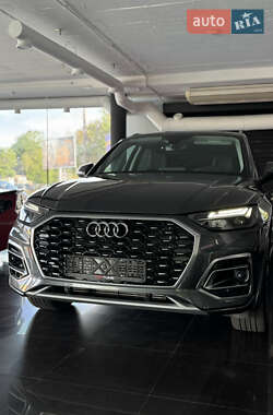 Внедорожник / Кроссовер Audi Q5 2022 в 
