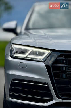 Позашляховик / Кросовер Audi Q5 2020 в 