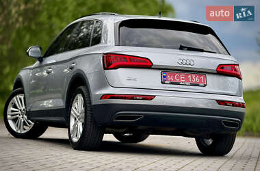 Позашляховик / Кросовер Audi Q5 2020 в 