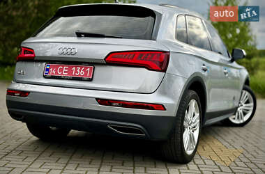 Позашляховик / Кросовер Audi Q5 2020 в 