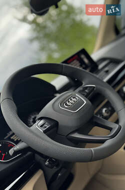 Позашляховик / Кросовер Audi Q5 2020 в 