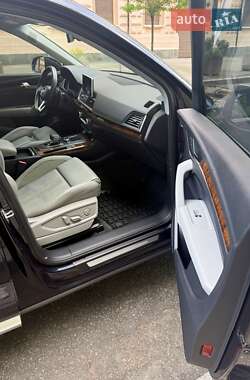 Внедорожник / Кроссовер Audi Q5 2018 в 