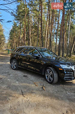 Внедорожник / Кроссовер Audi Q5 2018 в 