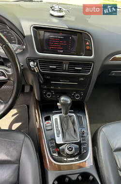 Внедорожник / Кроссовер Audi Q5 2010 в 