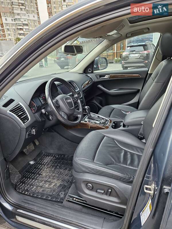 Внедорожник / Кроссовер Audi Q5 2010 в Киеве