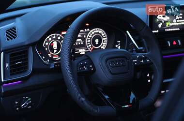 Внедорожник / Кроссовер Audi Q5 2018 в 