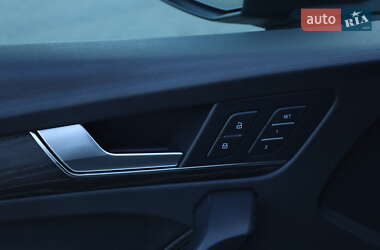 Внедорожник / Кроссовер Audi Q5 2018 в 