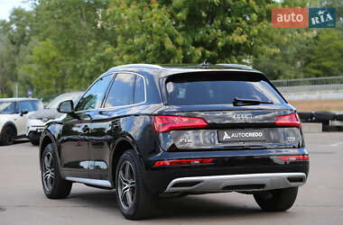 Внедорожник / Кроссовер Audi Q5 2018 в 