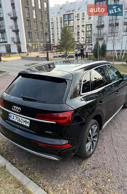 Внедорожник / Кроссовер Audi Q5 2021 в 