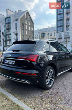 Внедорожник / Кроссовер Audi Q5 2021 в 