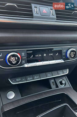 Внедорожник / Кроссовер Audi Q5 2021 в 