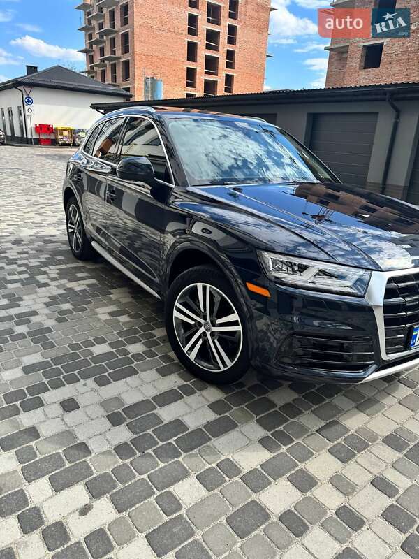 Внедорожник / Кроссовер Audi Q5 2017 в 