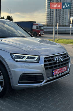Позашляховик / Кросовер Audi Q5 2018 в 