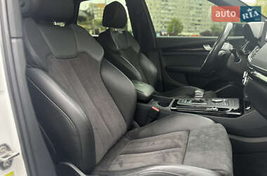 Внедорожник / Кроссовер Audi Q5 2018 в 