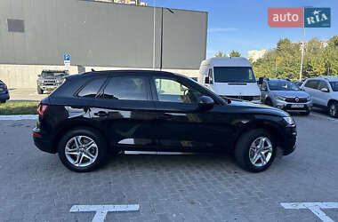 Внедорожник / Кроссовер Audi Q5 2018 в 