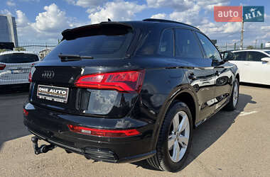 Внедорожник / Кроссовер Audi Q5 2018 в 