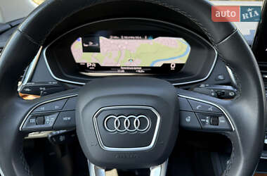 Позашляховик / Кросовер Audi Q5 2021 в 