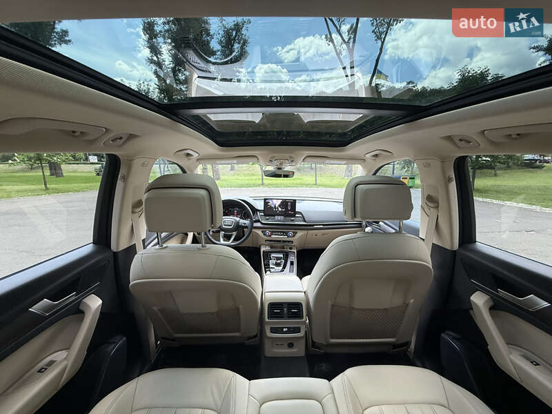 Внедорожник / Кроссовер Audi Q5 2021 в Киеве