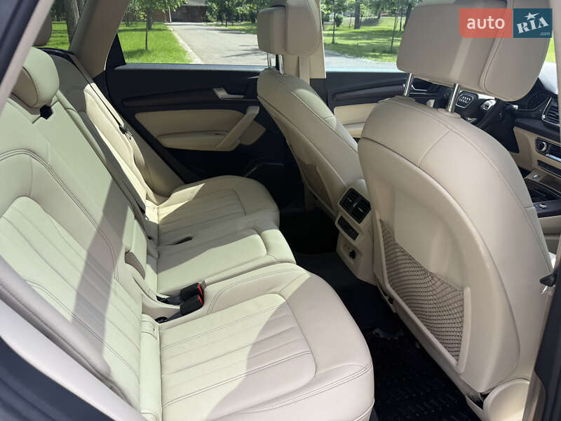 Внедорожник / Кроссовер Audi Q5 2021 в Киеве