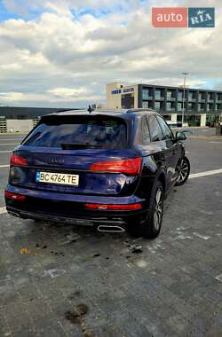 Позашляховик / Кросовер Audi Q5 2021 в 