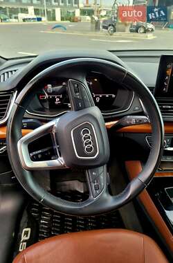 Позашляховик / Кросовер Audi Q5 2021 в 