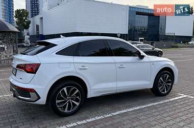Внедорожник / Кроссовер Audi Q5 2022 в 