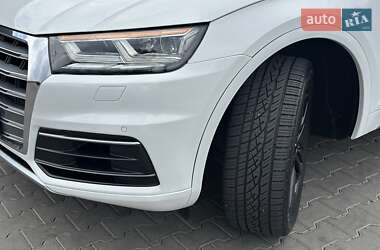 Внедорожник / Кроссовер Audi Q5 2018 в 