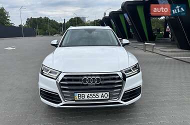Внедорожник / Кроссовер Audi Q5 2018 в 