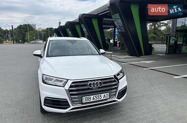 Внедорожник / Кроссовер Audi Q5 2018 в 