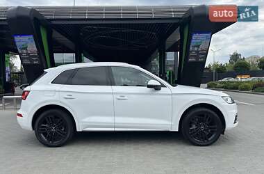 Внедорожник / Кроссовер Audi Q5 2018 в 