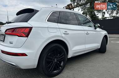 Внедорожник / Кроссовер Audi Q5 2018 в 