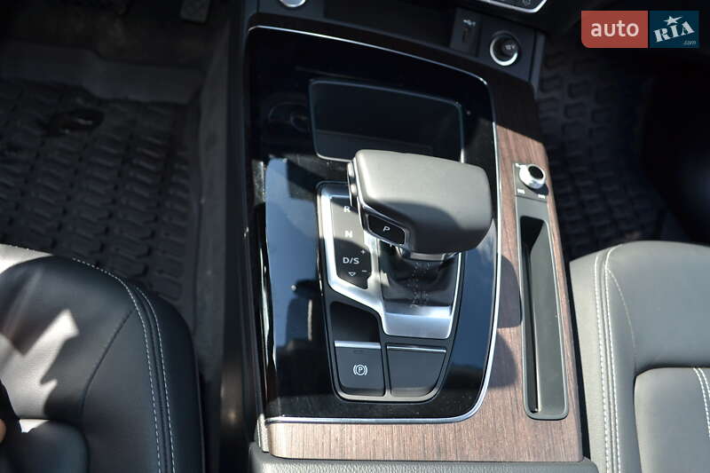 Внедорожник / Кроссовер Audi Q5 2023 в Киеве