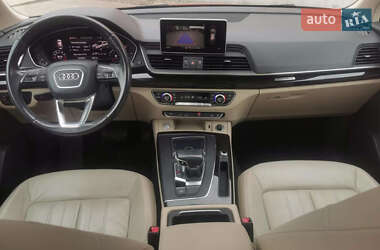 Внедорожник / Кроссовер Audi Q5 2017 в 