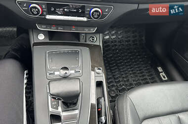 Позашляховик / Кросовер Audi Q5 2018 в 