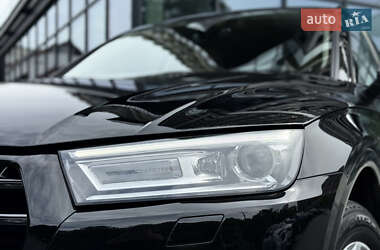 Внедорожник / Кроссовер Audi Q5 2017 в 