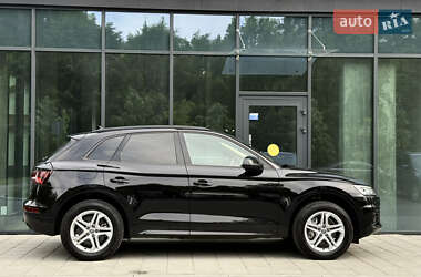 Внедорожник / Кроссовер Audi Q5 2017 в 