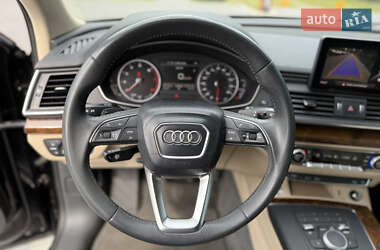 Внедорожник / Кроссовер Audi Q5 2017 в 