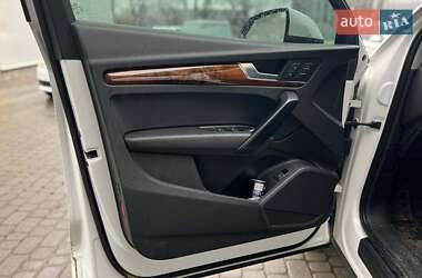 Внедорожник / Кроссовер Audi Q5 2017 в 