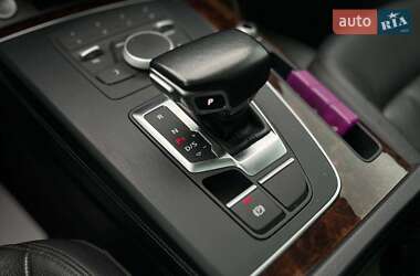 Внедорожник / Кроссовер Audi Q5 2017 в 