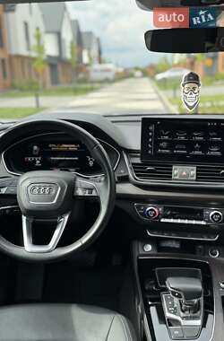 Внедорожник / Кроссовер Audi Q5 2021 в 