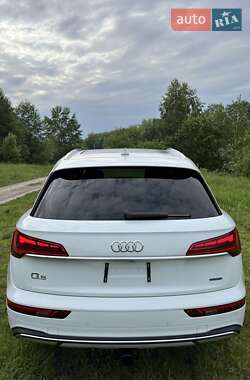 Внедорожник / Кроссовер Audi Q5 2021 в 