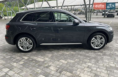 Позашляховик / Кросовер Audi Q5 2018 в 