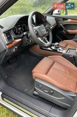 Внедорожник / Кроссовер Audi Q5 2021 в 