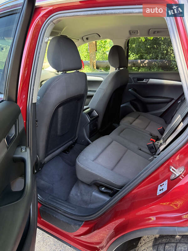 Внедорожник / Кроссовер Audi Q5 2011 в Сваляве