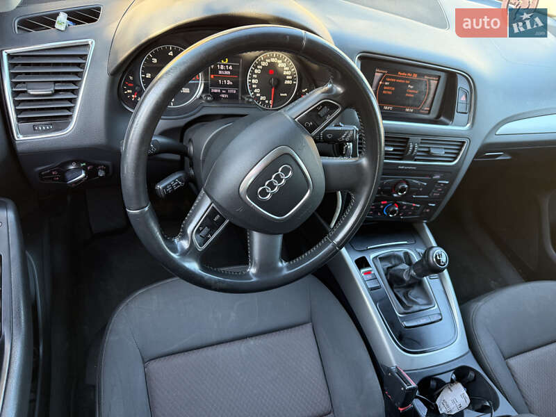 Внедорожник / Кроссовер Audi Q5 2011 в Сваляве