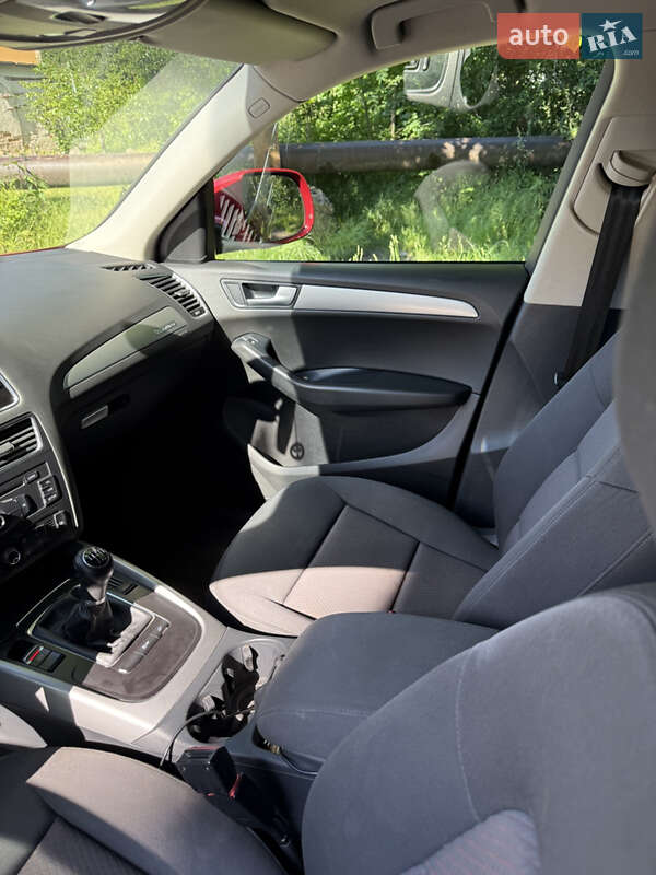 Внедорожник / Кроссовер Audi Q5 2011 в Сваляве
