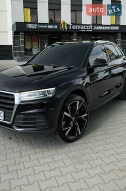 Внедорожник / Кроссовер Audi Q5 2017 в 